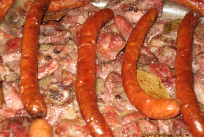 Friptura din ceafa de porc si carnati
