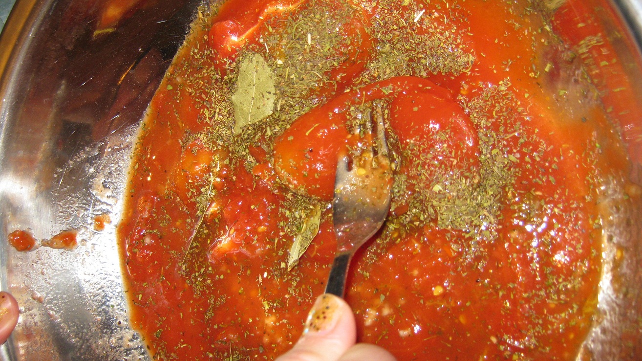 Friptura de pui cu sos de rosii