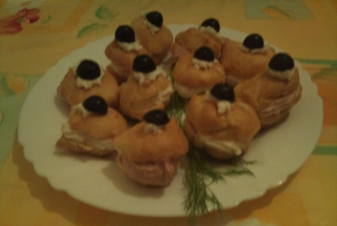 Choux-uri umplute cu icre si pateu