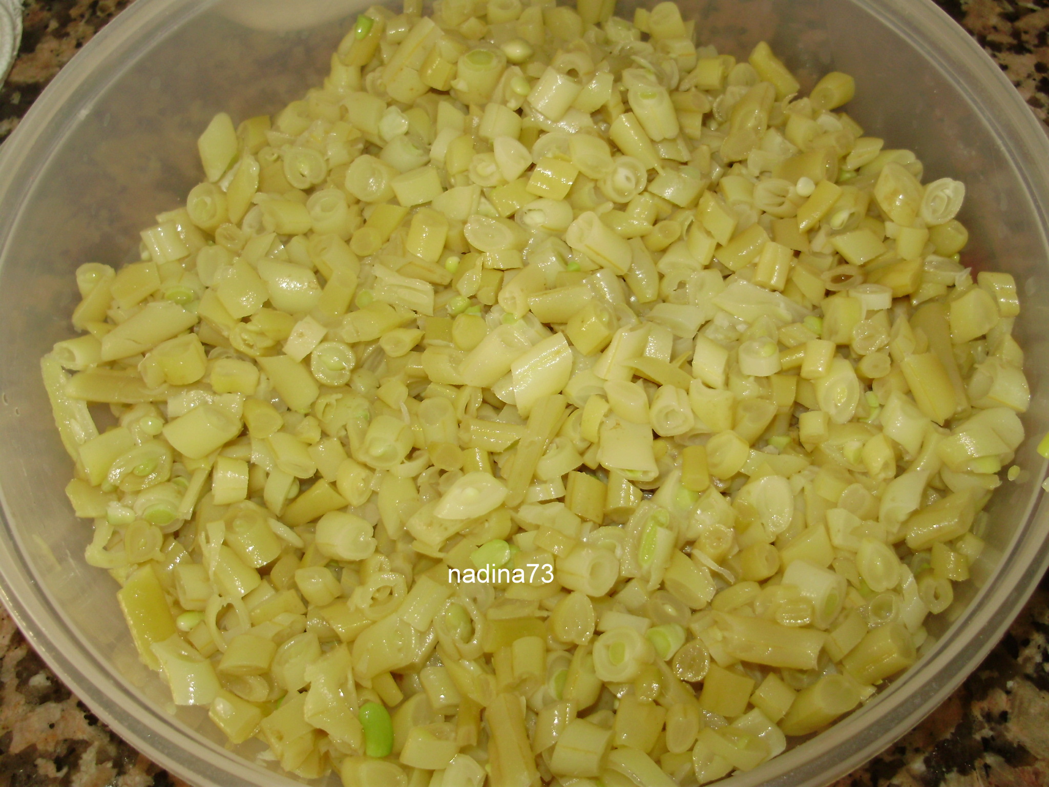 Fasole galbena cu maioneza si usturoi