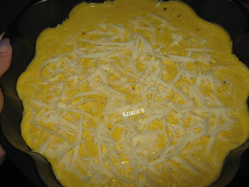 Pizza cu piept  de pui afumat si cascaval