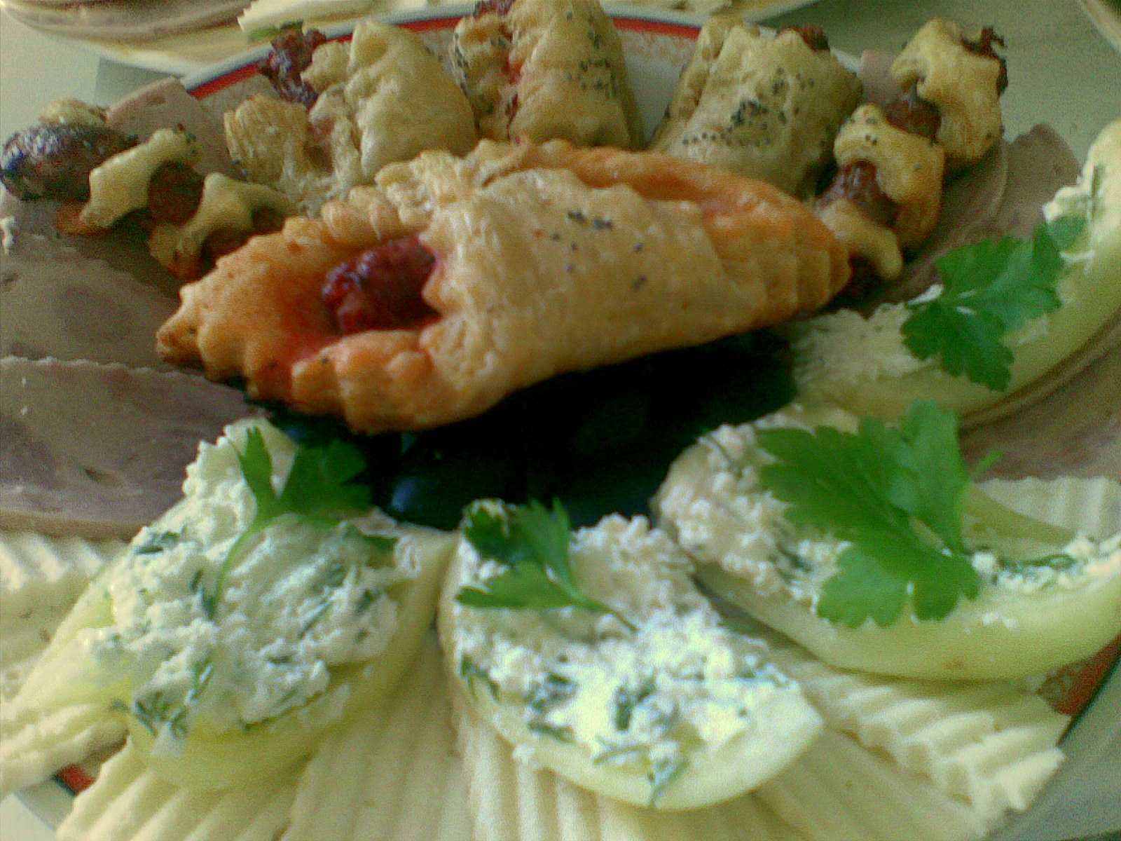Carnaciori inveliti in foietaj