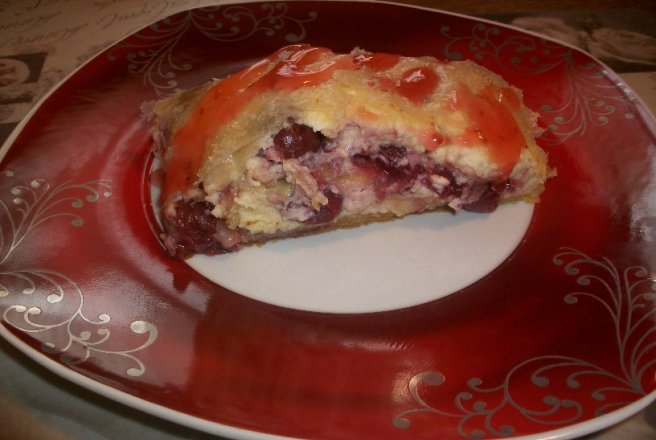 Strudel cu ricotta si cirese