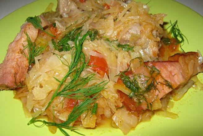 Varză dulce cu jambon şi coaste de porc