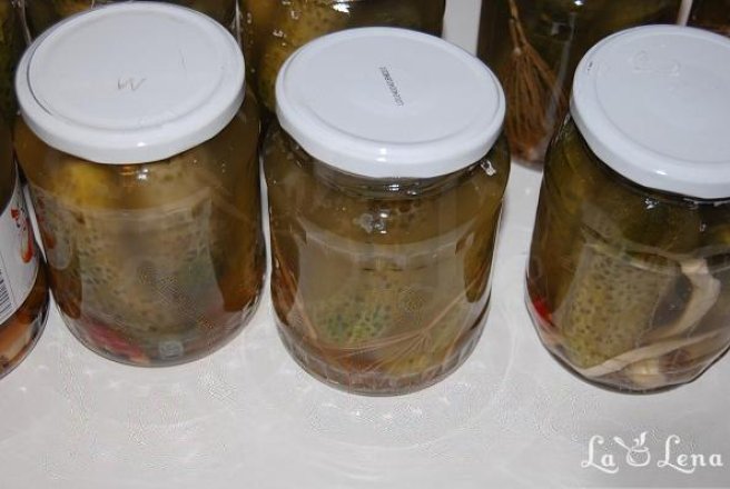 Castraveti murati la borcan