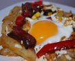 Legume la cuptor cu telemea, carnaciori si oua-2