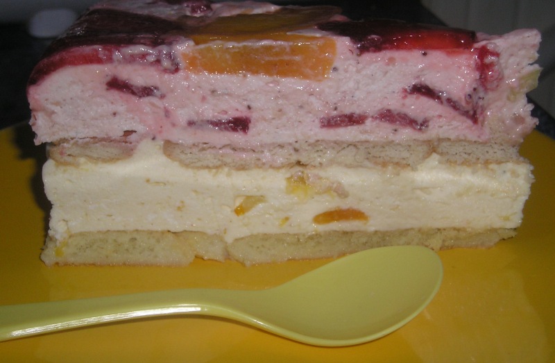 Tort Diplomat cu capsuni si piersici