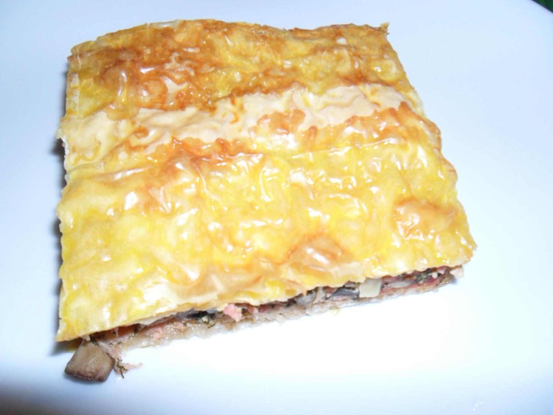 Placinta cu carne si ciuperci