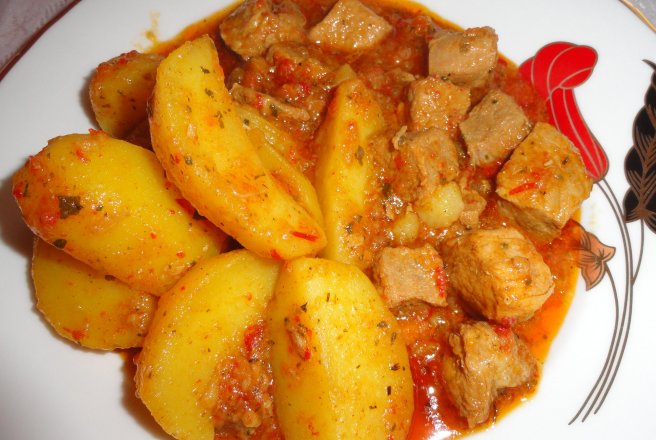 Gulas cu carne de porc
