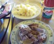 Carne de ied cu suc de rosii-2