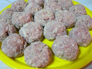 Chiftelute daneze cu sos de ienibahar cu marar verde