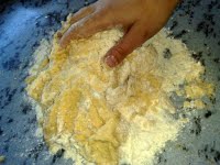 Prajitura cu foi de zahar ars si crema de ness