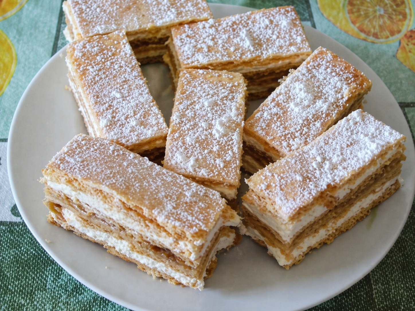 Prajitura cu foi de suc de rosii