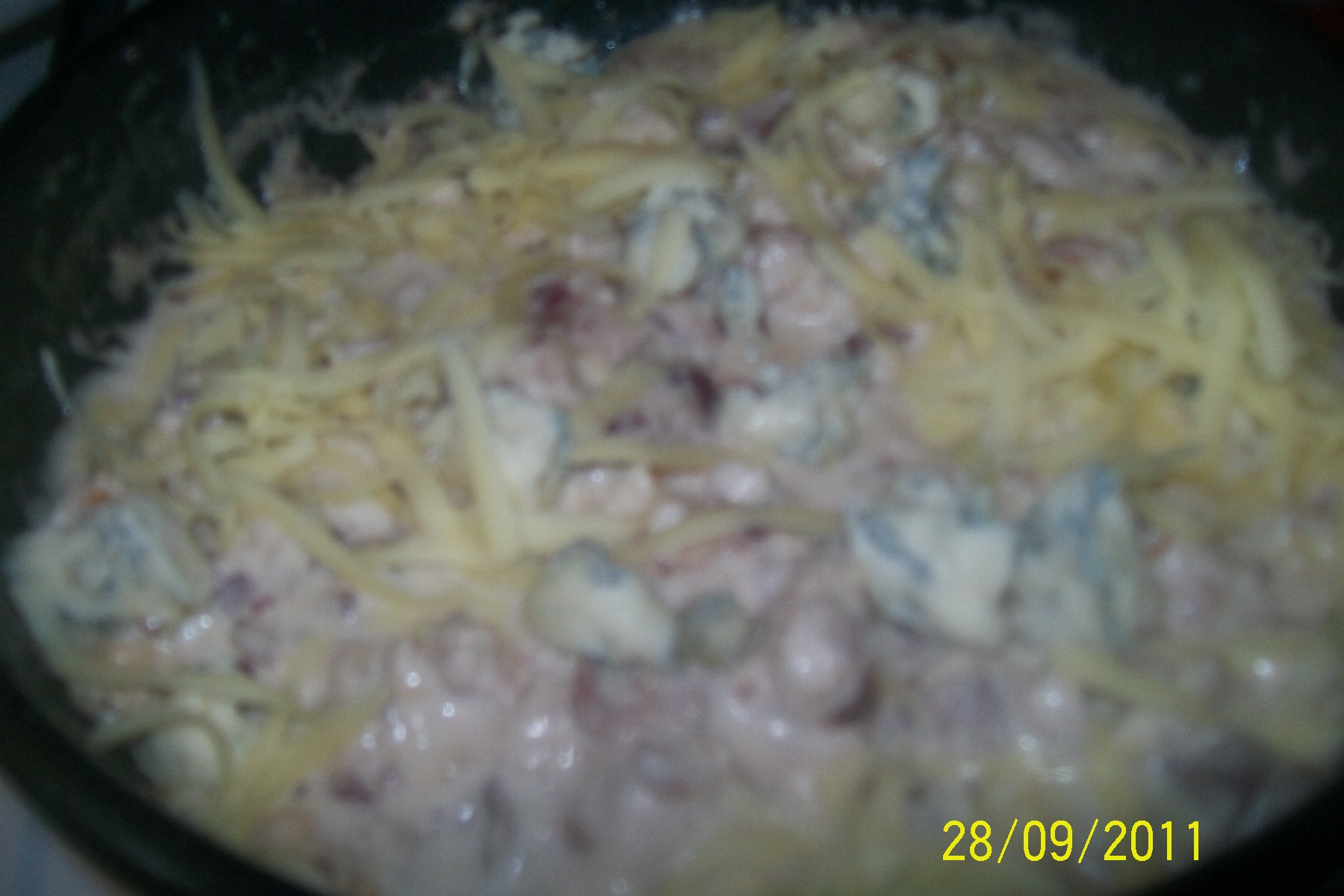 Pui cremos cu bacon si paste