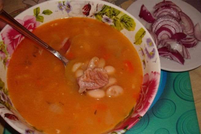 Ciorba de fasole cu costita