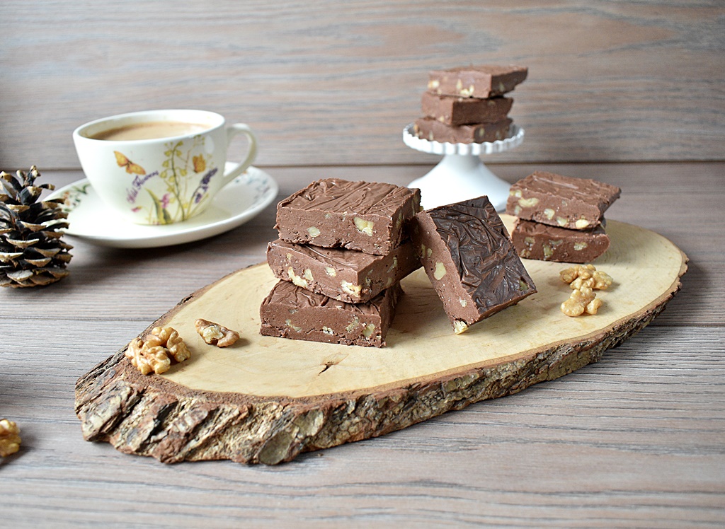 Ciocolata de casa cu nuci - Deliciul copilariei