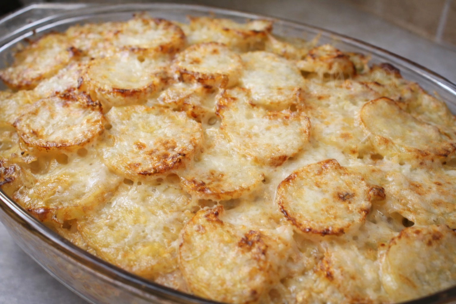 Cartofi cu piept de pui gratinati