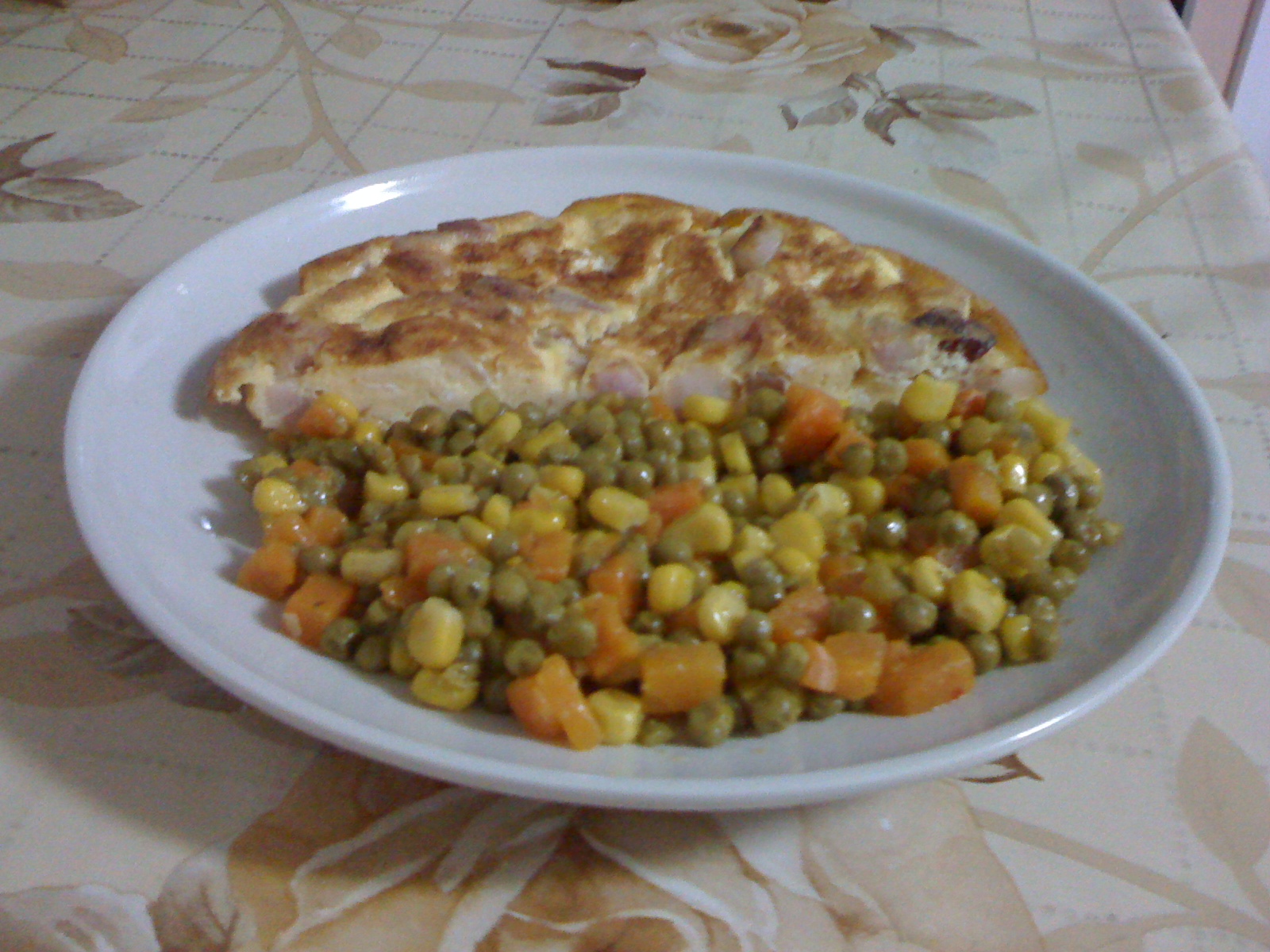 Omleta rustica cu garnitura de legume