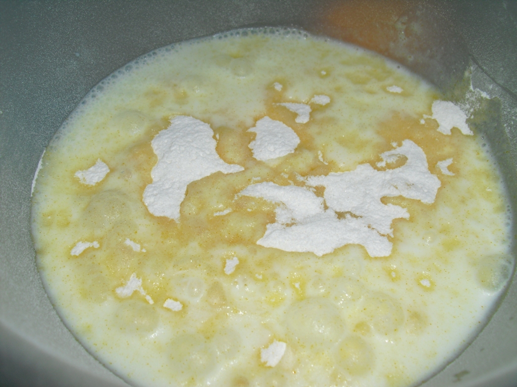 Minitarte cu crema cremsnit si fructe