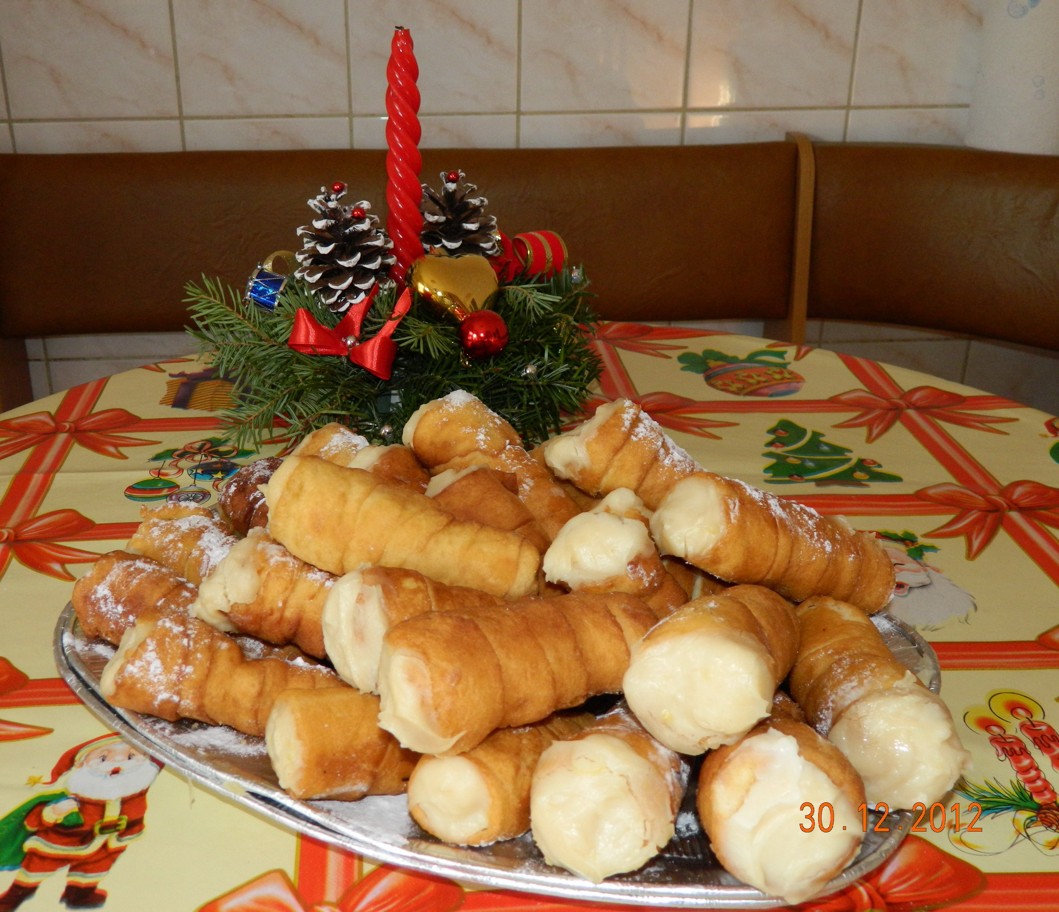Desert Rulouri cu crema de vanilie, mai bune decat cele de la cofetarie