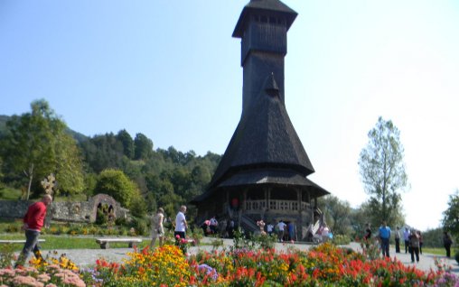 Maramures plai cu flori  - Manastirea Barsana