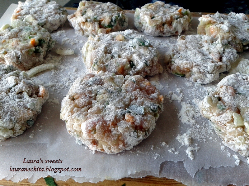 Chiftelute de pui cu legume