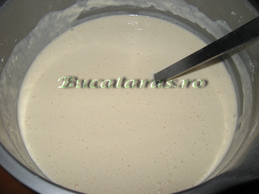 Clatite cu caramel, nuca si banane