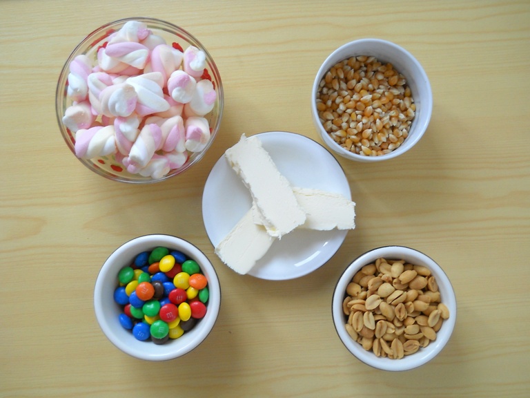 Prajiturica din popcorn -  Haloween popcorn cake
