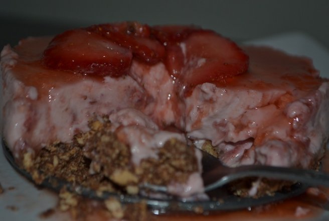Tort cu crema mascarpone si capsuni