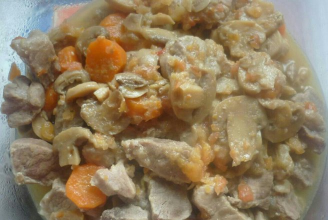 Tocanita de ciuperci cu carne de porc