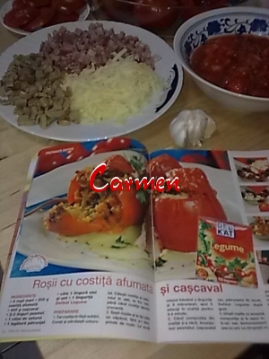 Rosii umplute cu sunca afumata,cascaval,ciuperci.