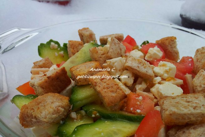 Salata De Primavara Cu Crutoane