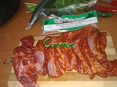 Pastrama de caprioara cu tagliatelle cu sos