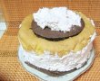 Tort alb-negru cu crema de martipan, capsuni si frisca-5
