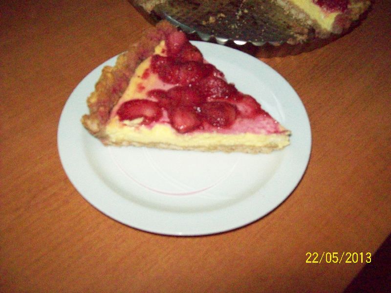 Tarta cu branza si capsuni
