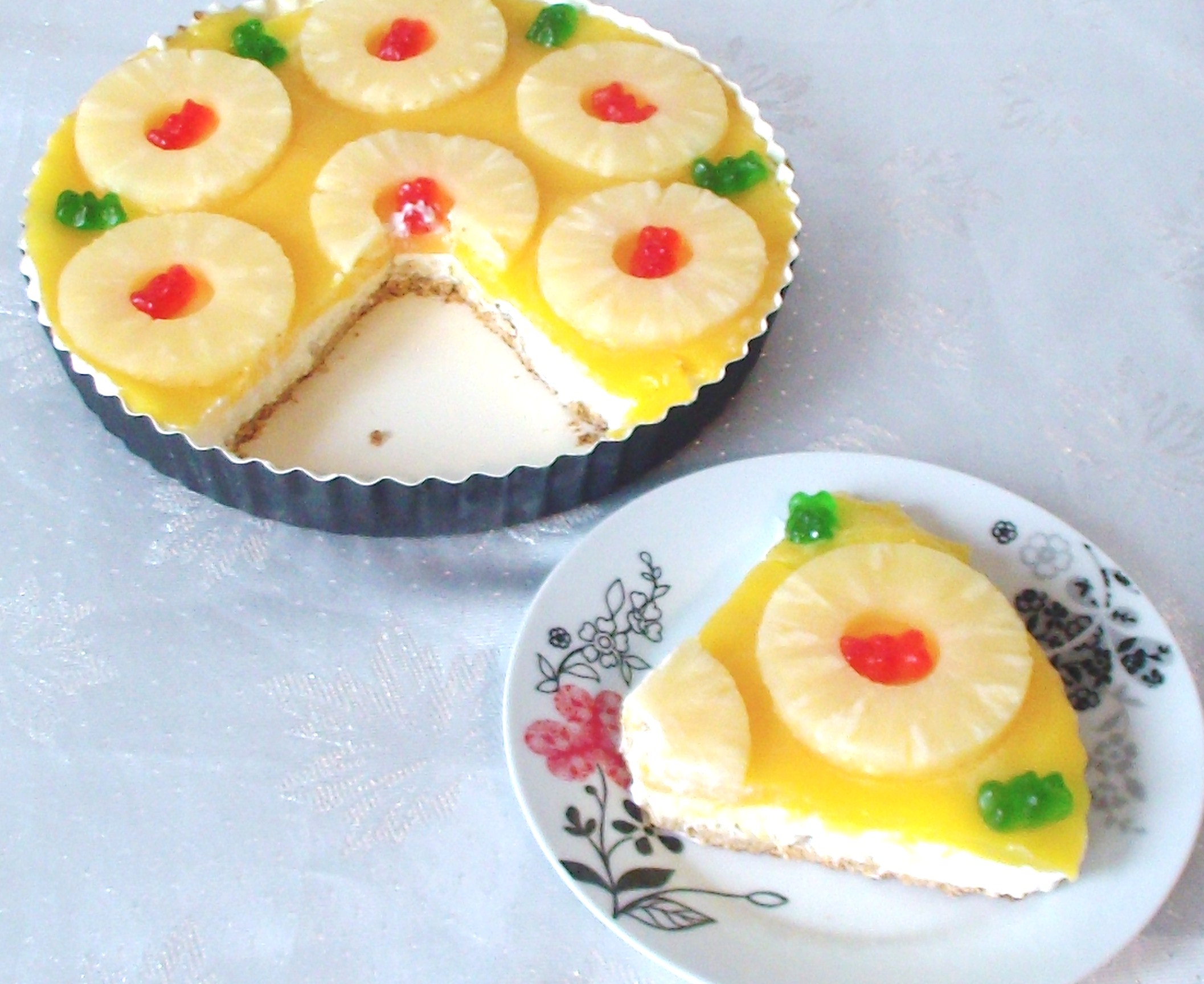 Cheesecake cu ananas si jeleuri