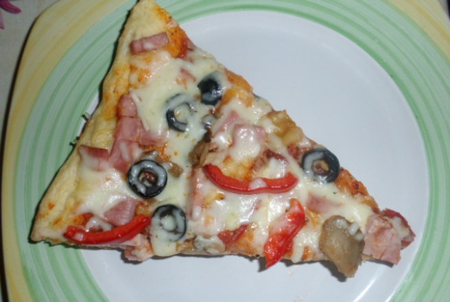 Pizza cu blat pufos