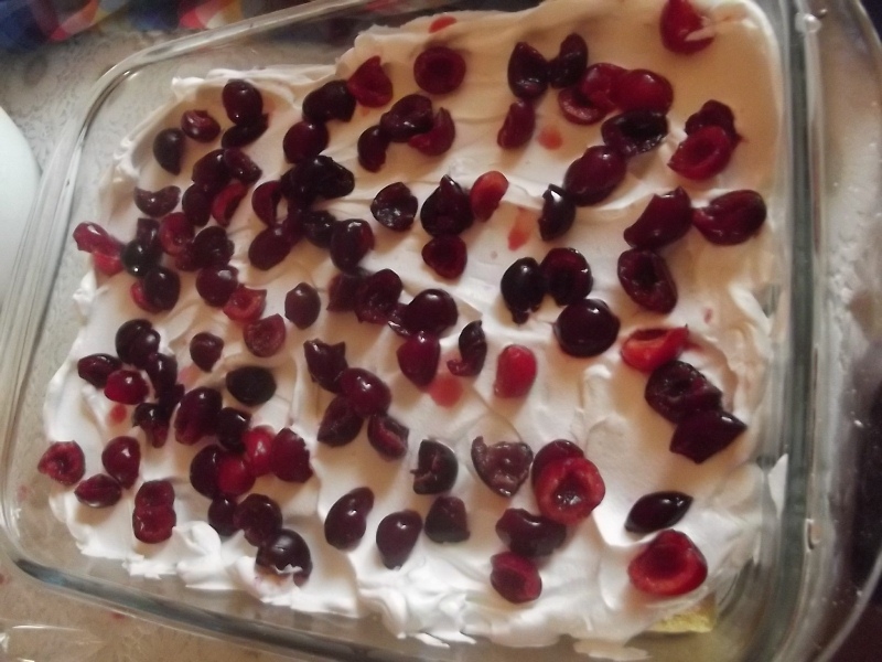 Tort cu frisca si piscoturi