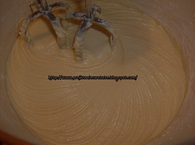 Tarta cu mere taiate sferturi