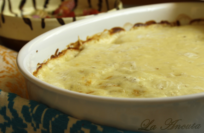 Gratin cu snitel de curcan si cartofi noi