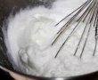 Rulada cu crema de vanilie si fructe de padure-1