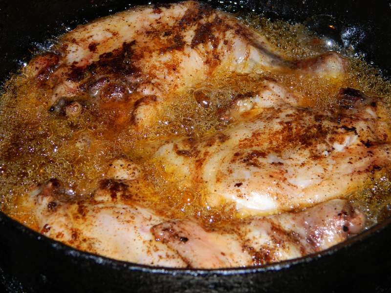 Pulpe de pui prajite in ceaun