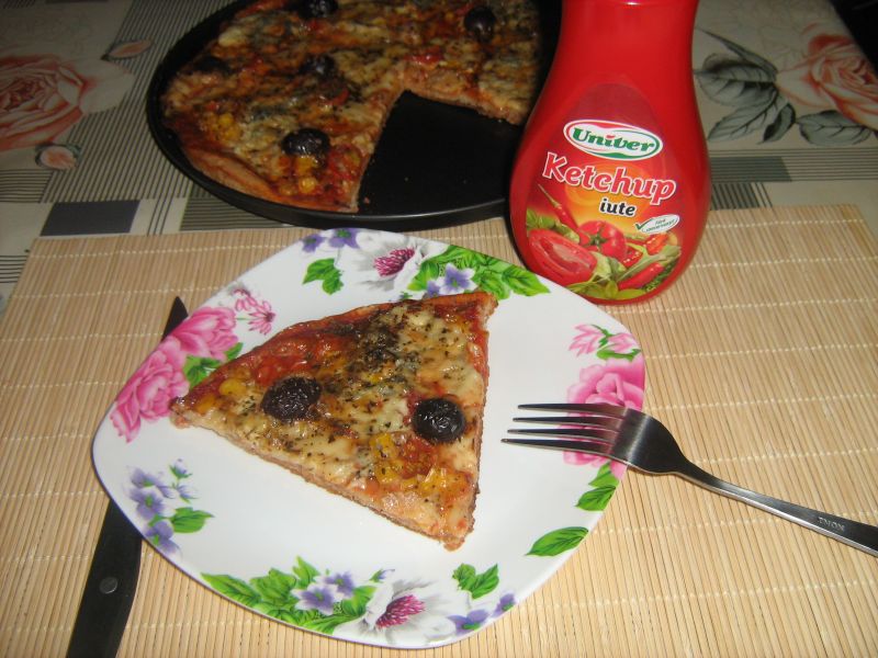 Pizza cu gorgonzola picanta