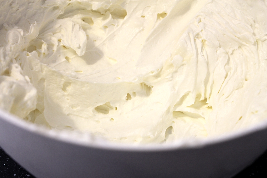 Tarta cu zmeura si crema de mascarpone