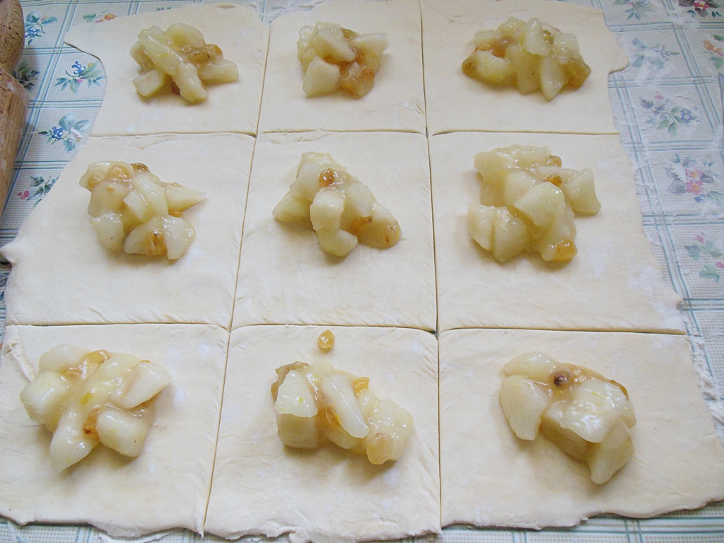 Foietaj cu pere si stafide