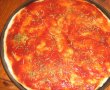 Pizza cu salam si ciuperci-0