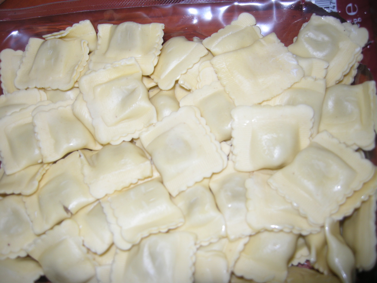 Ravioli al funghi cu sos de rosii