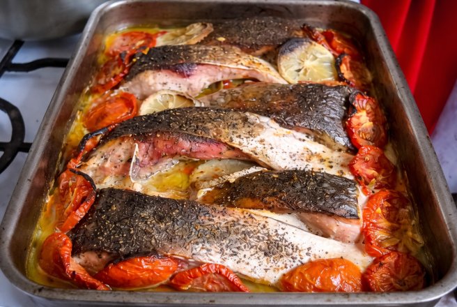 Crap la cuptor cu legume