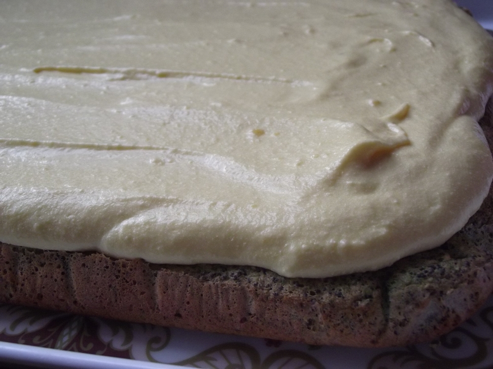 Delicioasa prajitura Tosca, cu blat cu mac si crema de vanilie