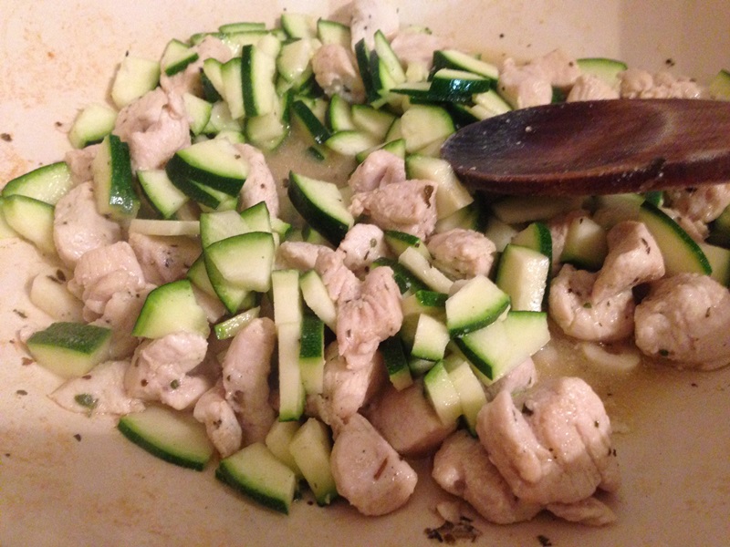 Spaghete cu zucchini si pui